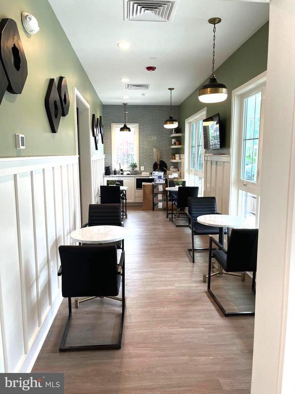 Building Photo - 7616 Johnnycake Rd