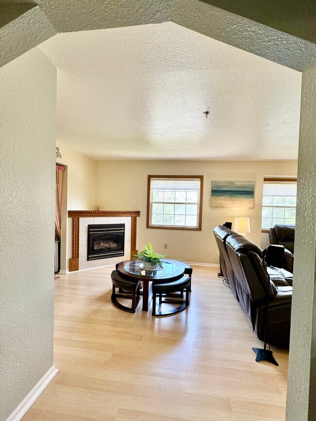 Building Photo - 367 Kristin Ct E