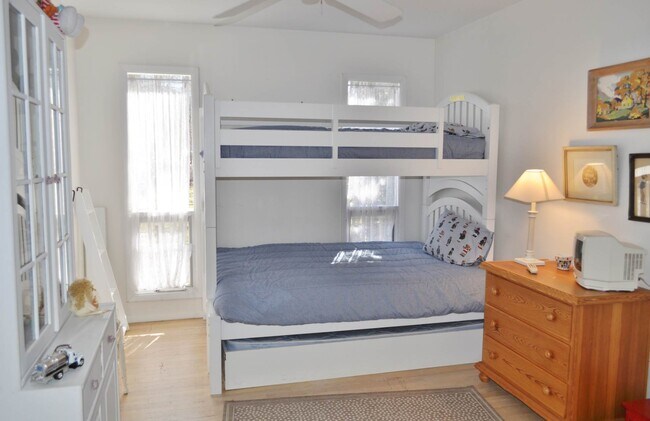 Building Photo - 73 Copeces Ln