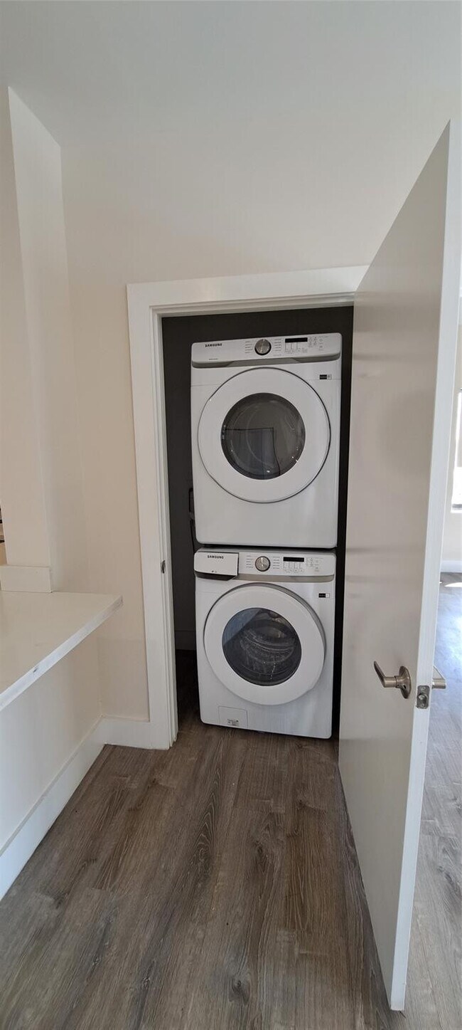 Building Photo - 3801 Davie Blvd