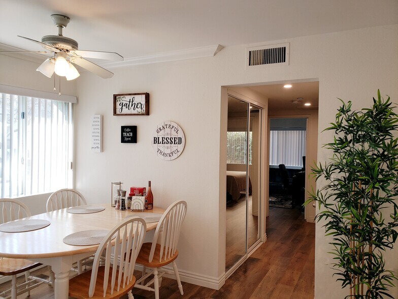 Building Photo - 557 W Stocker St