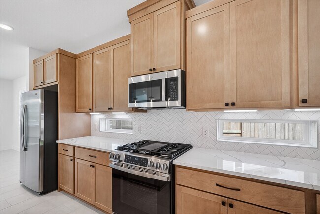 Building Photo - 24011 Breezy Bank Trl