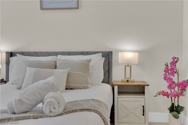 Building Photo - 10663 Stone Ledge Ave