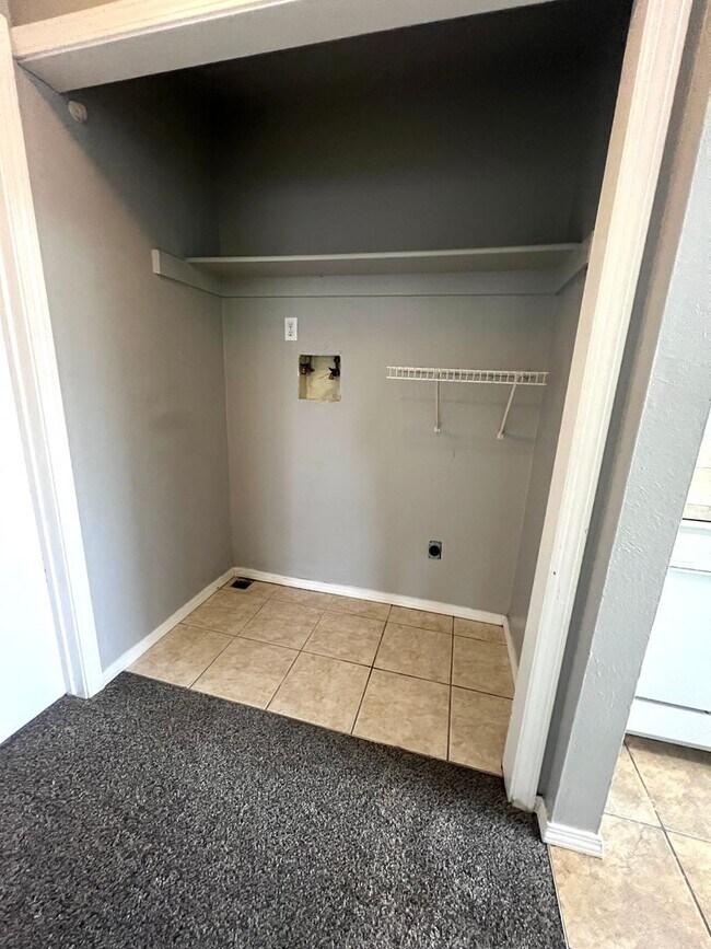 Building Photo - 5017-5019 Bannock Hwy