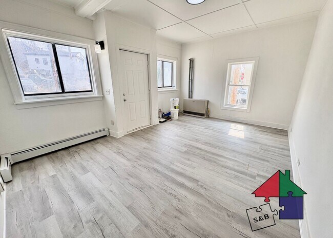 Building Photo - 94 Malletts Bay Ave