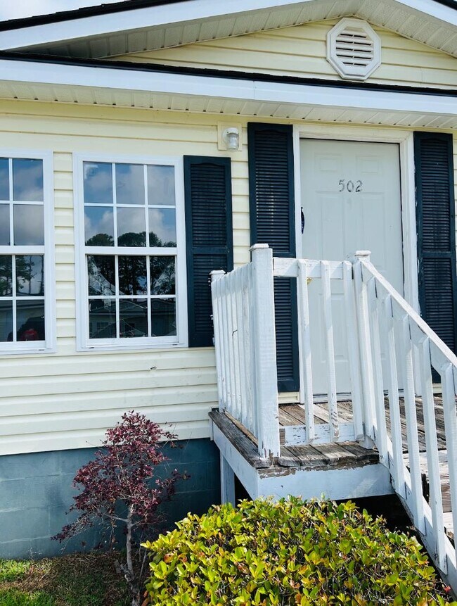 Building Photo - 502 9th St SW