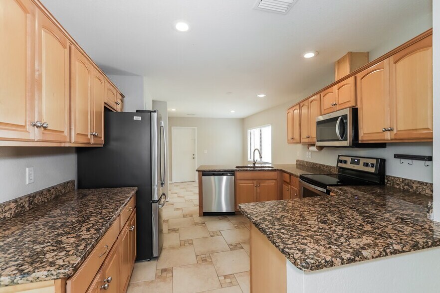Building Photo - 16130 Gardendale Dr