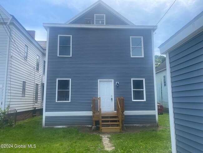 Building Photo - 239 6th Ave