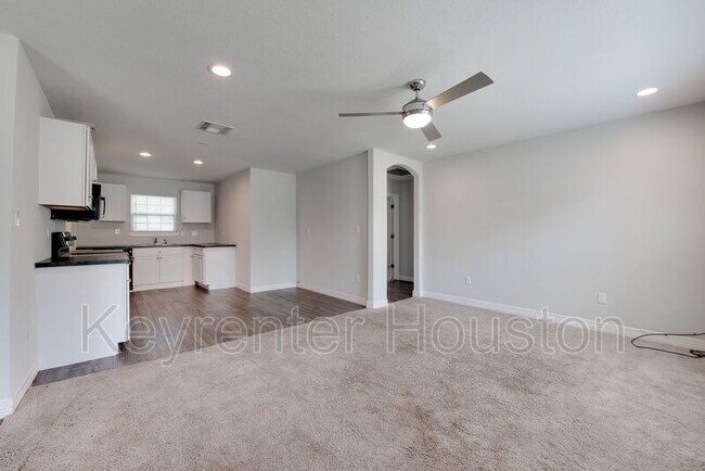 Building Photo - 7601 Springdale St