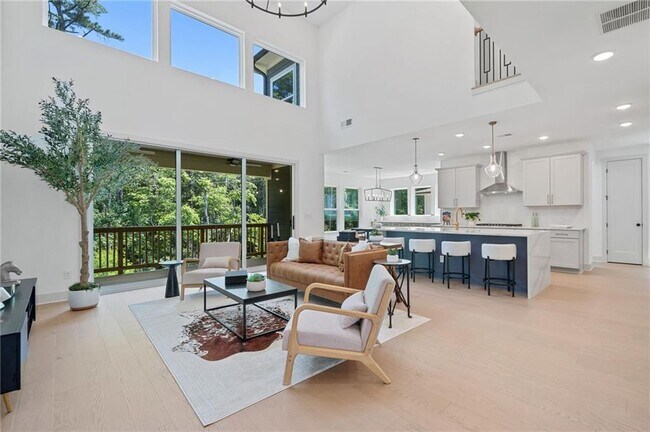 Building Photo - 461 Maypop Ln