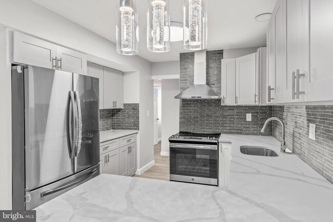 Building Photo - 12 Holbrook Ln