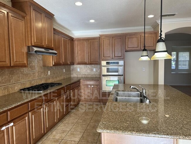 Building Photo - 604 W Sombra Way