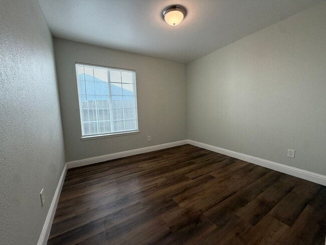 Building Photo - 8267 Moorhaven Way