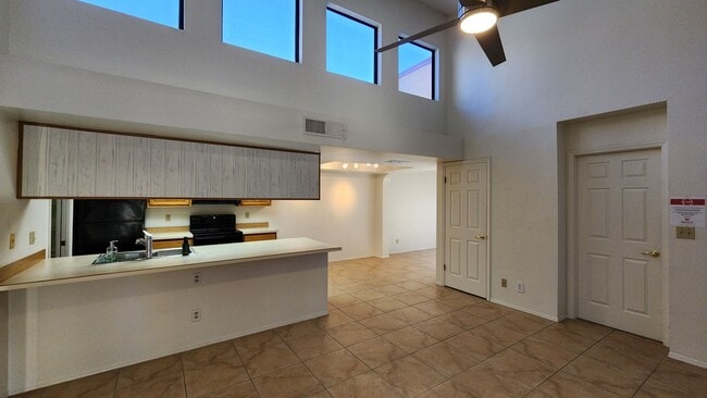 Building Photo - 2 Bedroom Condo Unit in the Amber Hills Co...