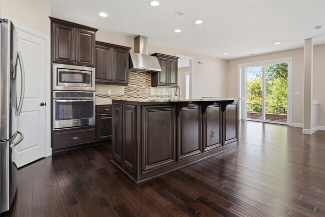 Building Photo - 5832 NW Bannister Dr