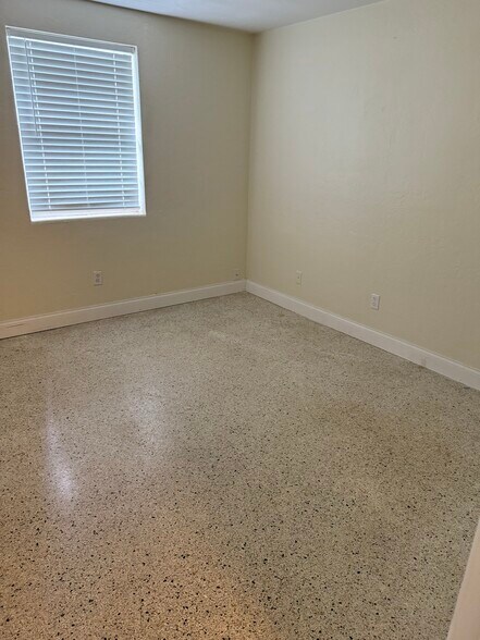 Building Photo - 108 Lantana Ave