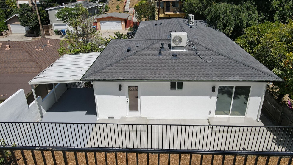 Building Photo - 1425 El Paso Dr