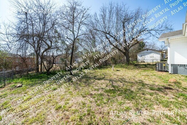 Building Photo - 428 Oak St