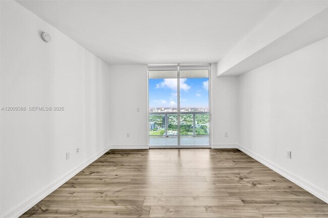 Building Photo - 1800 N Bayshore Dr