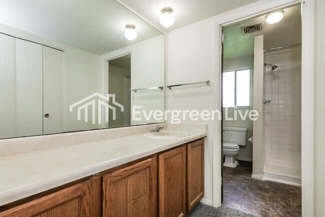 Building Photo - 6291 Leawood Dr