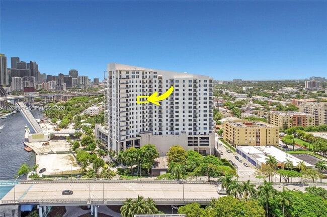 Building Photo - 10 SW South River Dr