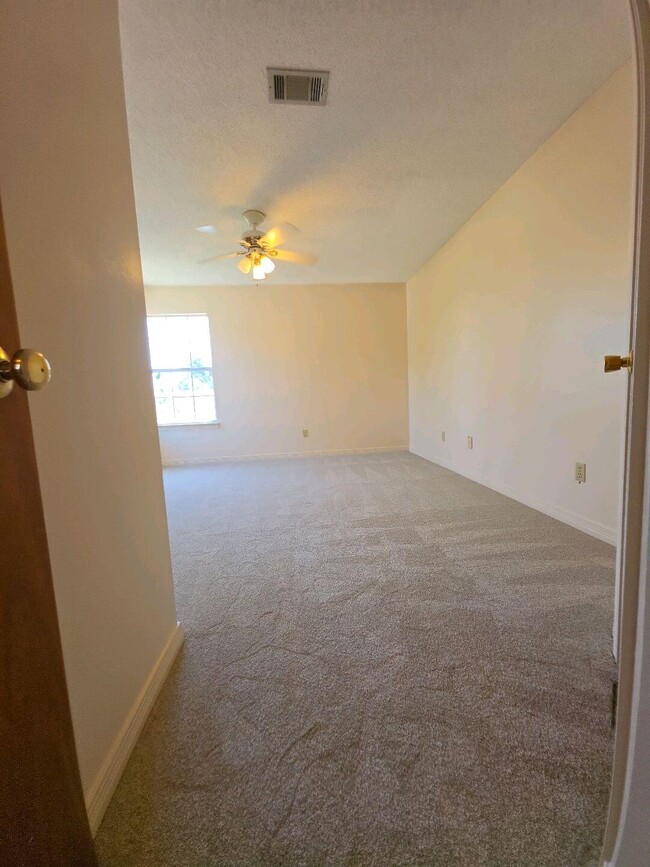 Building Photo - 427 Bristol Cove Rd