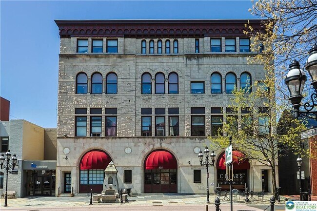 Building Photo - 535 Main St