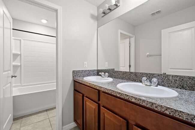 Building Photo - BEAUTIFUL Home For Rent in Cypress Creek!