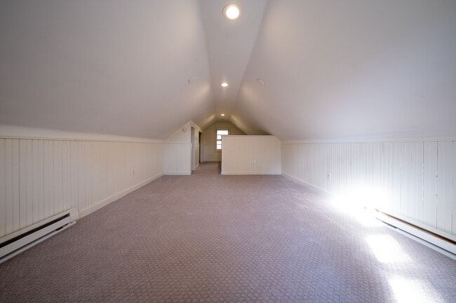 Building Photo - 3950 Hubbard Ave N