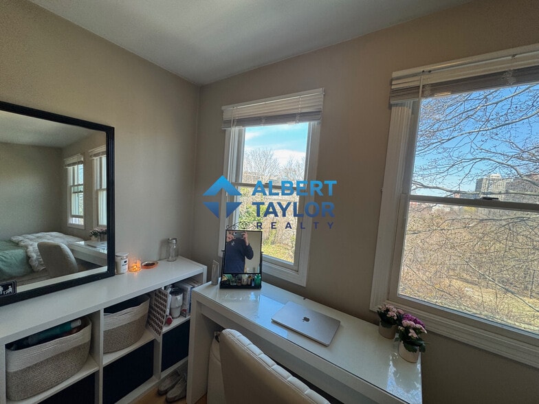 Building Photo - 68 Calumet St