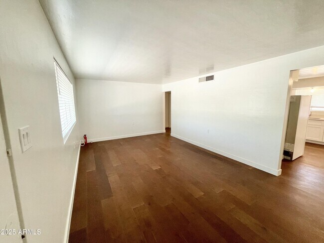 Building Photo - 6242 N 12th Pl
