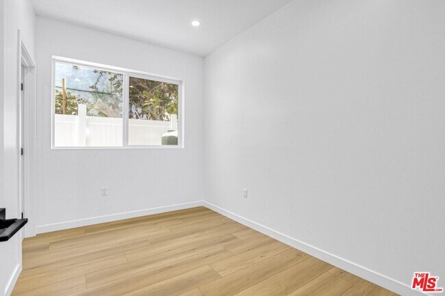 Building Photo - 10828 Hesby St
