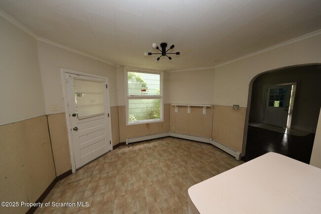 Building Photo - 306 S Hyde Park Ave