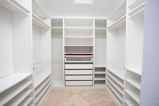 Building Photo - 4041 Devenshire Ct