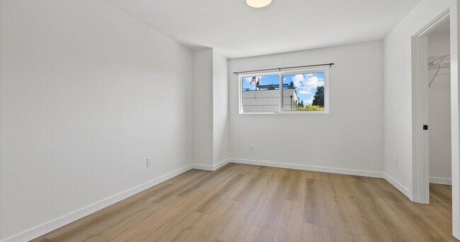 Building Photo - Remodeled 5BR Vintage Gem in Prime West Seattle