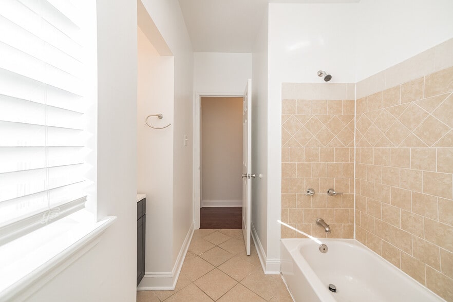 2nd Fl BA - 1818 Federal St