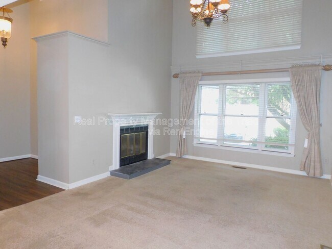 Building Photo - 22 Milpond Ln