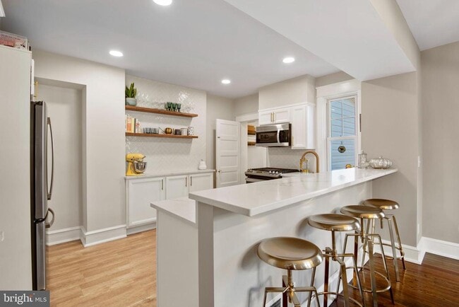 Building Photo - 404 S Jackson St