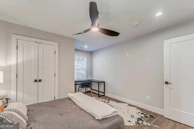 Building Photo - 109 Chateau Dr SE