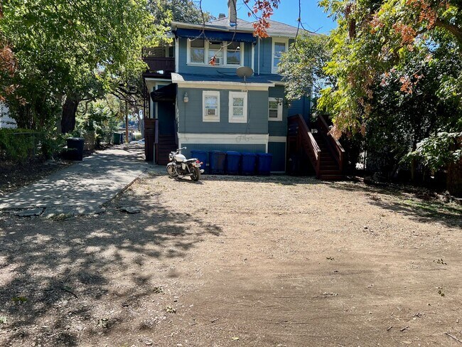 Building Photo - Beautiful 1Bd/1Ba Walking Distance to The Pearl