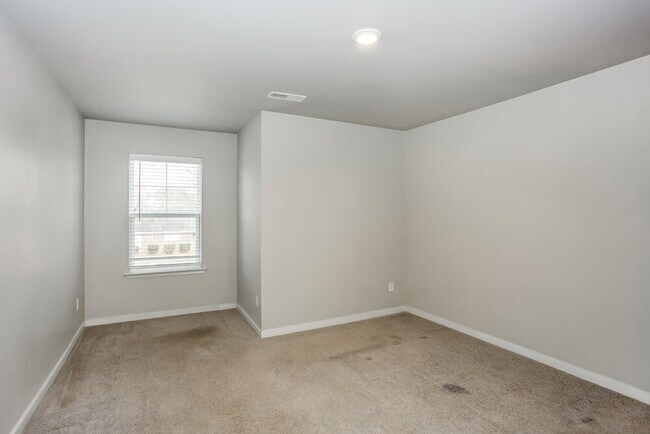 Building Photo - 204 Neal Dr