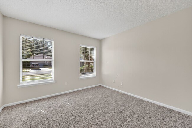 Building Photo - 9205 Redtail Dr