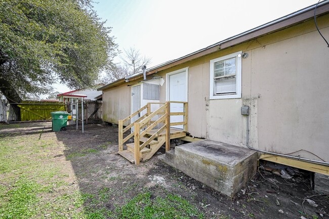 Building Photo - 7221 S Hall St