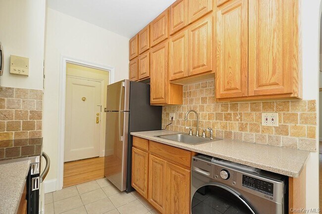 Building Photo - 120 Stonelea Pl