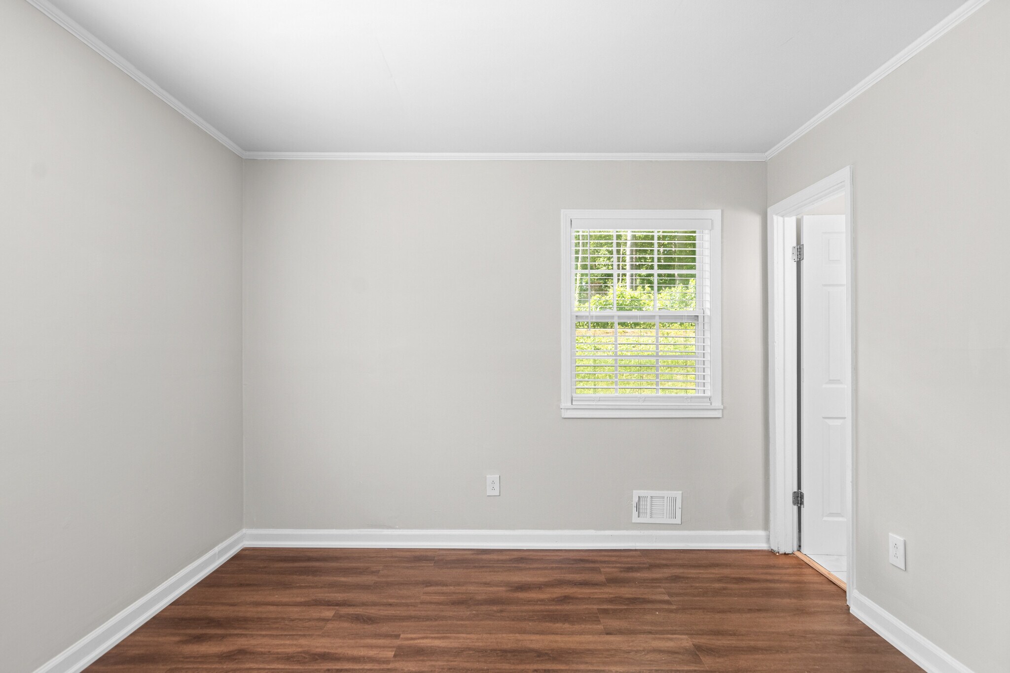 Primary Bedroom - 1380 Plaza Ave SW