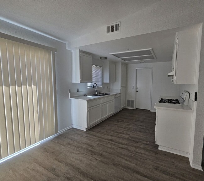 Building Photo - ***ALL BRAND NEW INSIDE***3 BED 2 BATH