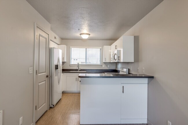 Building Photo - 1081 W 993 N