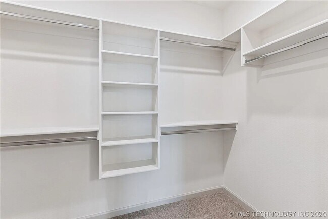 Building Photo - 5 Bed | 5 Bath House