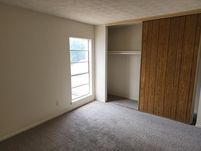 Building Photo - 3250 Strawberry Ln