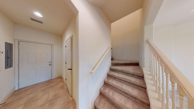 Building Photo - 4/3.5 TOWNHOME VILLA in Waterstone-Davenport